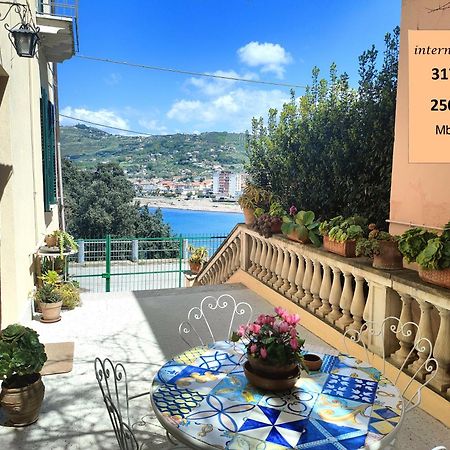 אגרופולי Panoramic Apartments In Villa In Center "The Beach And The Cliff" 1 מראה חיצוני תמונה