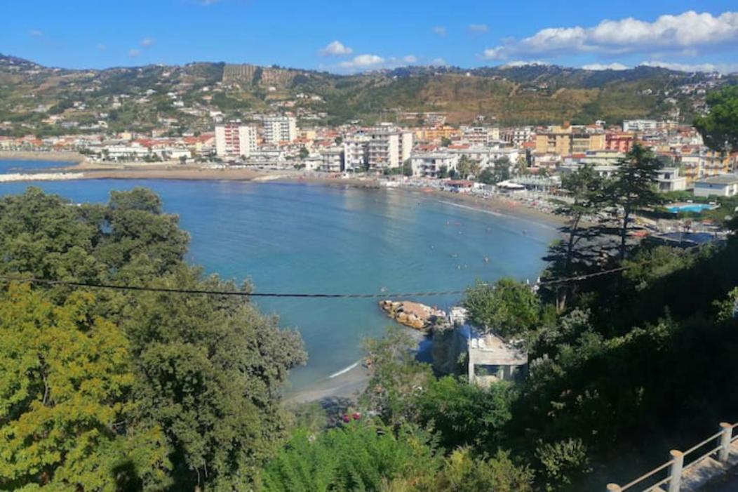 אגרופולי Panoramic Apartments In Villa In Center "The Beach And The Cliff" 1 מראה חיצוני תמונה