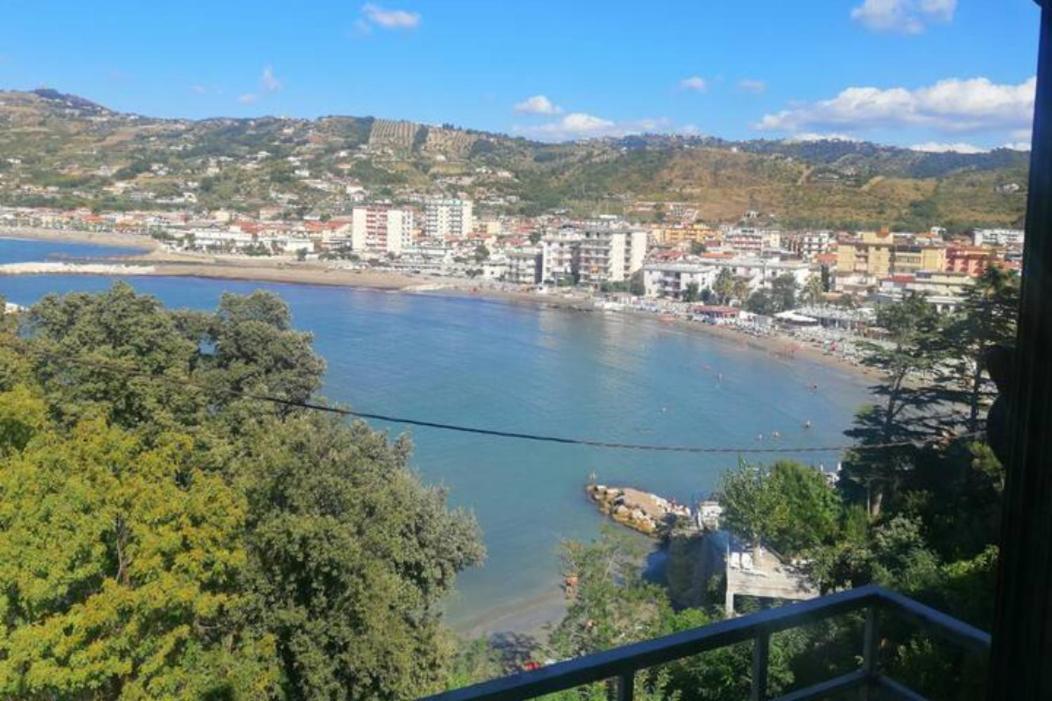 אגרופולי Panoramic Apartments In Villa In Center "The Beach And The Cliff" 1 מראה חיצוני תמונה