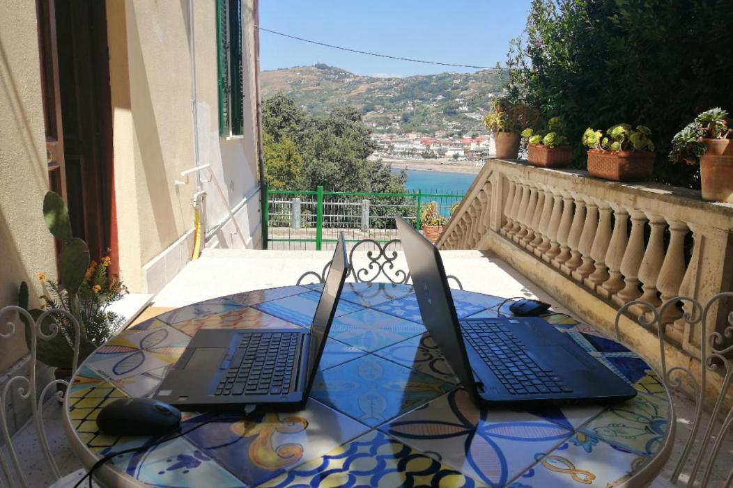 אגרופולי Panoramic Apartments In Villa In Center "The Beach And The Cliff" 1 מראה חיצוני תמונה